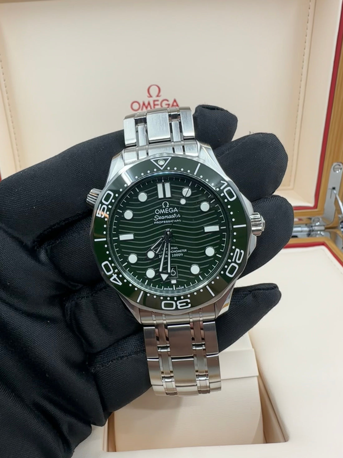 Seamaster Diver 300 M Green dial NEW/UNWORN 2025