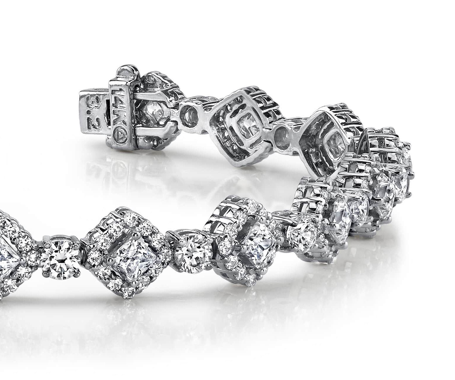Spotlight Princess Cut Diamond Bracelet Diamond  with 5.74 ct.(finished) 1.2mm, 2.5mm, 2.7mm
